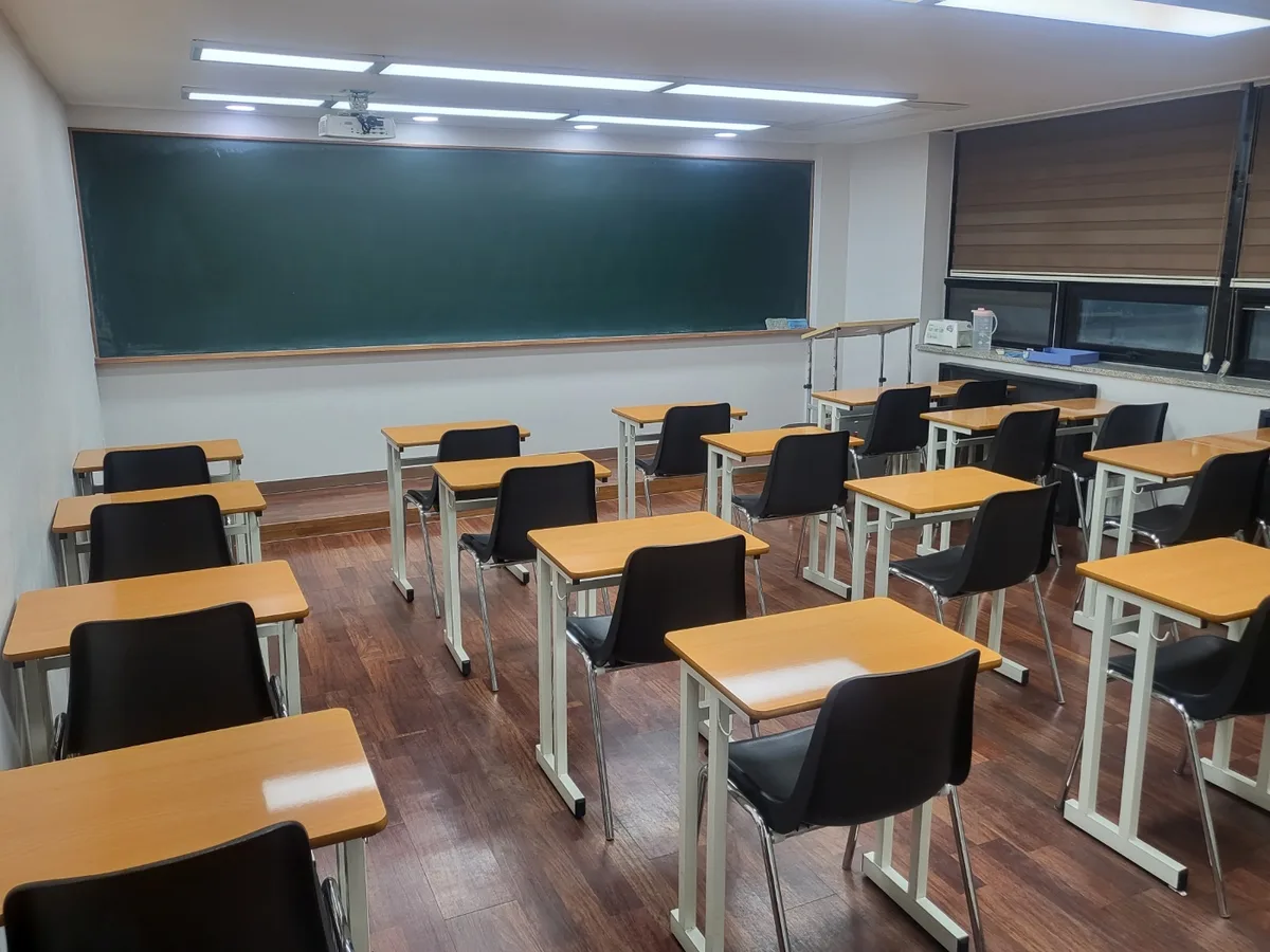 세종시 도담동 어린이집 과학실 장비 주변 정밀 위생청소 사례 - 행진크린