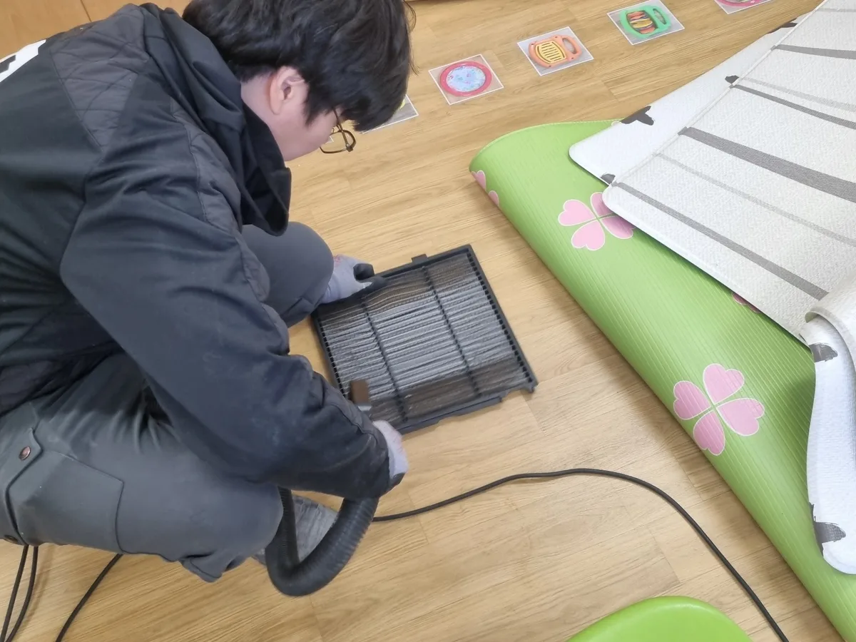 세종시 도담동 놀이방 낮잠실 장비 주변 정밀 위생청소 사례 - 행진크린