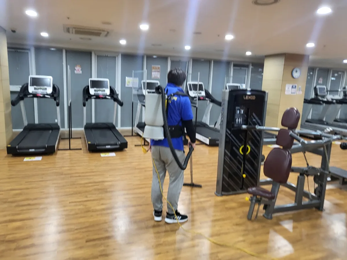 세종시 도담동 헬스장 샤워실 장비 주변 정밀 위생청소 사례 - 행진크린
